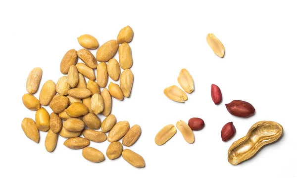 beyaz arkaplanda izole edilmiş yerfıstıkları