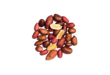 beyaz arkaplanda izole edilmiş yerfıstıkları