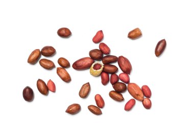 beyaz arkaplanda izole edilmiş yerfıstıkları