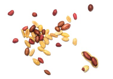 beyaz arkaplanda izole edilmiş yerfıstıkları