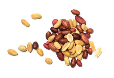 beyaz arkaplanda izole edilmiş yerfıstıkları