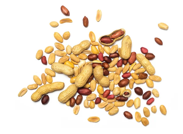 beyaz arkaplanda izole edilmiş yerfıstıkları