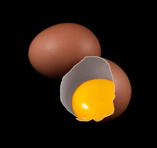 孤立在黑色背景上的鸡蛋 — 图库照片
