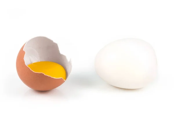 Telur Diisolasi Pada Latar Belakang Putih — Stok Foto