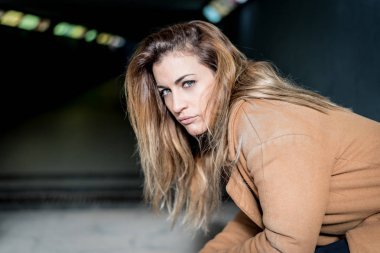 genç güzel kadın Sigara İçilmeyen