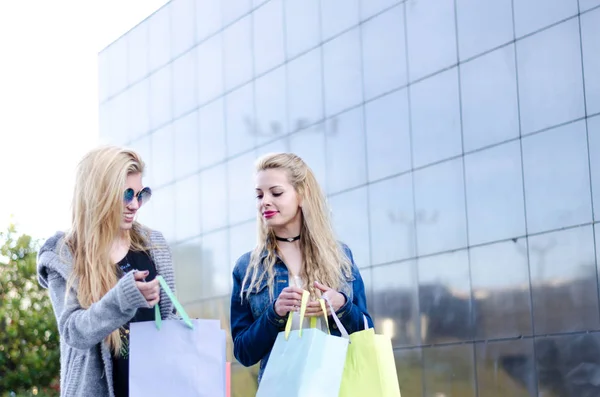 2 two women friends shopping with bags at the mall outdoor — Stock Photo, Image