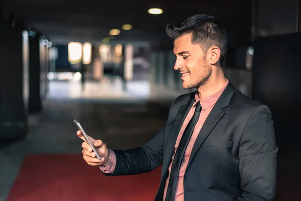 Man close up with a mobile phone — Stock Photo, Image