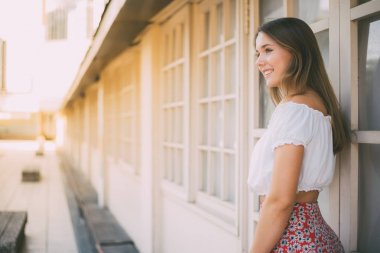 Mutlu güzel genç kadın