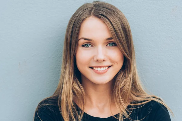 Güzel bir genç kadının portresi. 