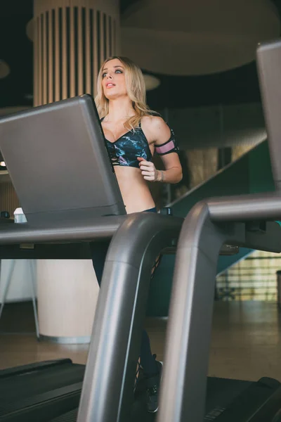 Beautiful Blonde Happy Woman Running Treadmill Gym — Stock Photo, Image