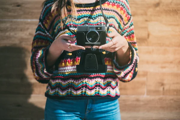 Cropped Woman Vintage Old Camera Colorful Sweater — Stock Photo, Image
