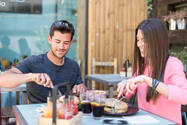 Happy Young Couple Seating Restaurant Terrace Eating Burger — Stock Photo, Image