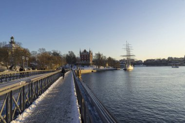 Köprüden nehrin manzarası