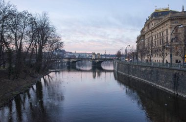 Akşamları köprü manzarası