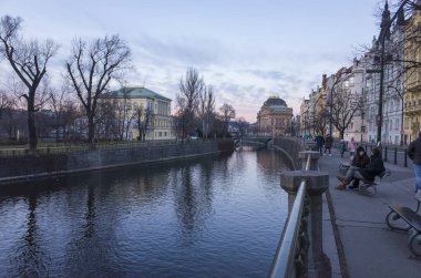 Akşamları köprü manzarası