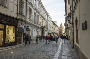 Eski kasabanın merkezindeki cadde manzarası