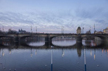 Akşamları köprü manzarası