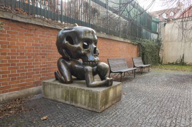 Şehirdeki heykel manzarası