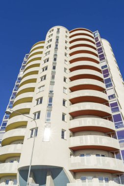 Şehrin modern binası