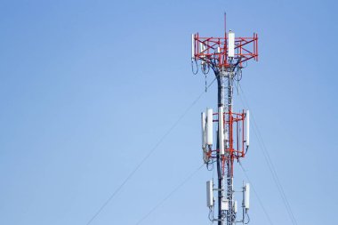 Cep telefonu iletişim kule iletim sinyali mavi 