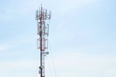 Cep telefonu iletişim kule iletim sinyali mavi 