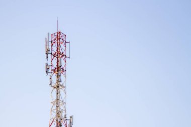 Cep telefonu iletişim kule iletim sinyali mavi 