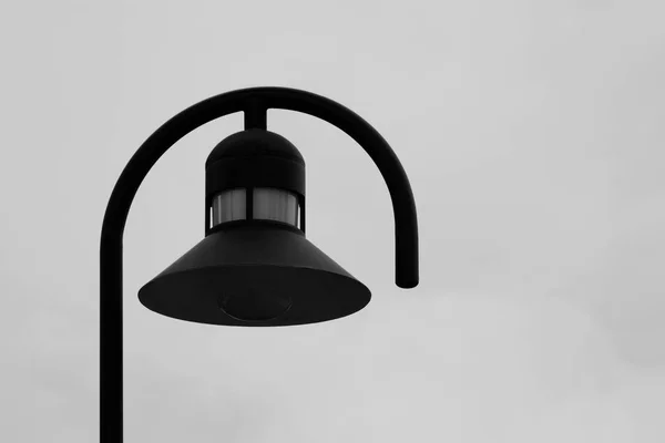 Schwarze Lampe mit weißem Hintergrund — Stockfoto