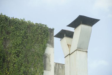 Havalandırma otların tam bir duvar ile.