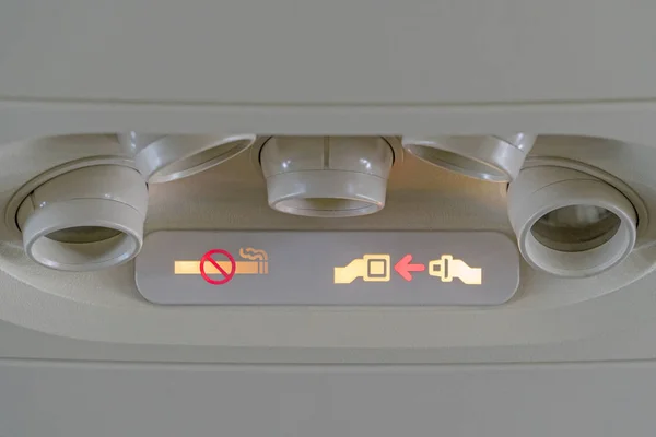 Свет с другими символами внутри самолета — стоковое фото