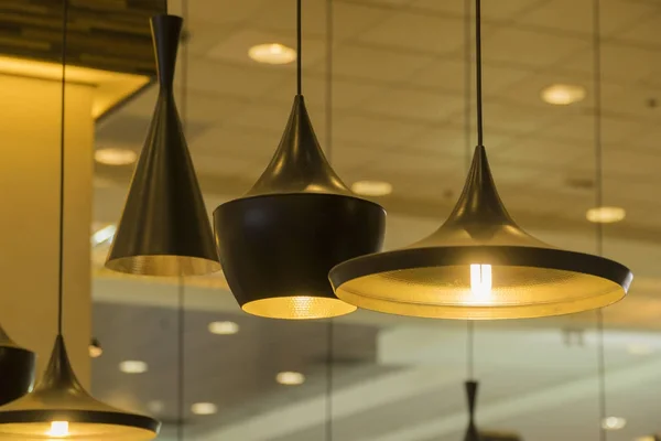 Due lampade nere per ristoranti — Foto Stock