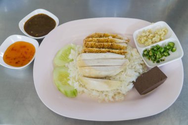 Tavuk pirinç göz masaya lezzetli