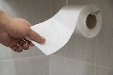 El banyoda tuvalet kağıdı aldım.