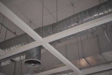 Binanın havalandırma borusu tavanı.