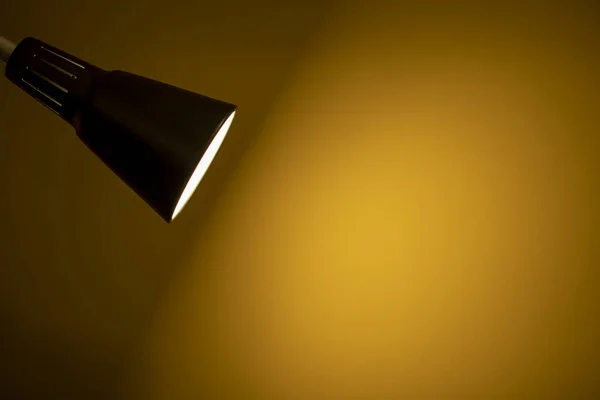 Чорний Світильник Білим Фоном Стіни — стокове фото