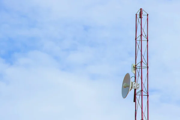 Mobiltelefon Kommunikation Torn Överföring Signal Med Blå Himmel Bakgrund Och — Stockfoto