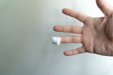  Parmak dokusuna yapıştırıcı sıva, kısmen sağlık sigortası