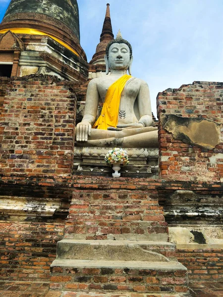 Antika Buddha vid Wat Yai Chai Mongkol — Stockfoto