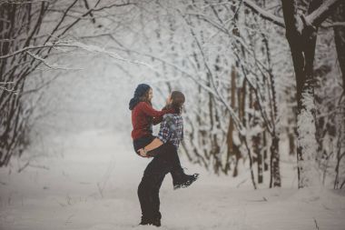 Açık havada Park'ta yürüyordunuz Çift
