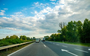 Budapeşte 'den M5 karayolu trafiğine takılan bir araçtan görüntü