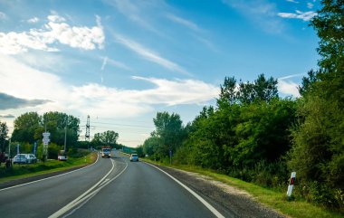 Macaristan 'da Budapeşte trafiğine bakan bir araçtan görüntü