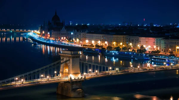 Вигляд через Будапешт з мостом Сеченьї. — стокове фото