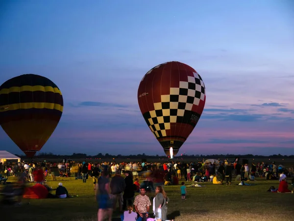 Uitzicht op de heteluchtballonnen voor het opstijgen op de Szeged Ai — Stockfoto