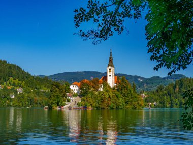 Maria 'nın Hacı Kilisesi' nin haccına bakın. 
