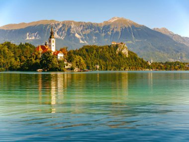 Maria 'nın Hacı Kilisesi' nin haccına bakın. 