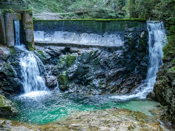 Vista sulla cascata delle Gole di Vintgar in Slovenia — Foto Stock