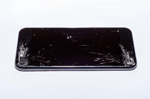 Widok Pęknięty Ekran Smartfona Odizolowanego Białym Tle — Zdjęcie stockowe