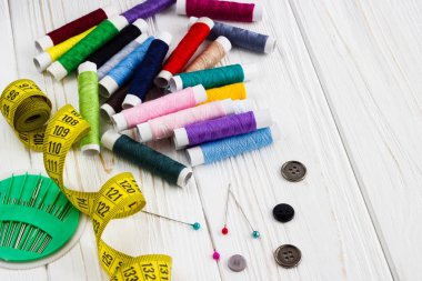 arka plan rengi konu, metre, düğmeler ve iğne ile