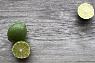 Limes gri ahşap tablo. 