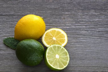 Limon ve limes Beyaz ahşap tablo.