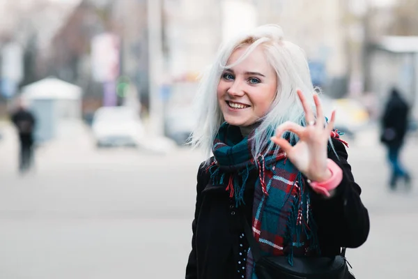 Outdoor close up portrait of young beautiful happy smiling girl showing okay gesture. Model looking at camera. — Stock Photo, Image